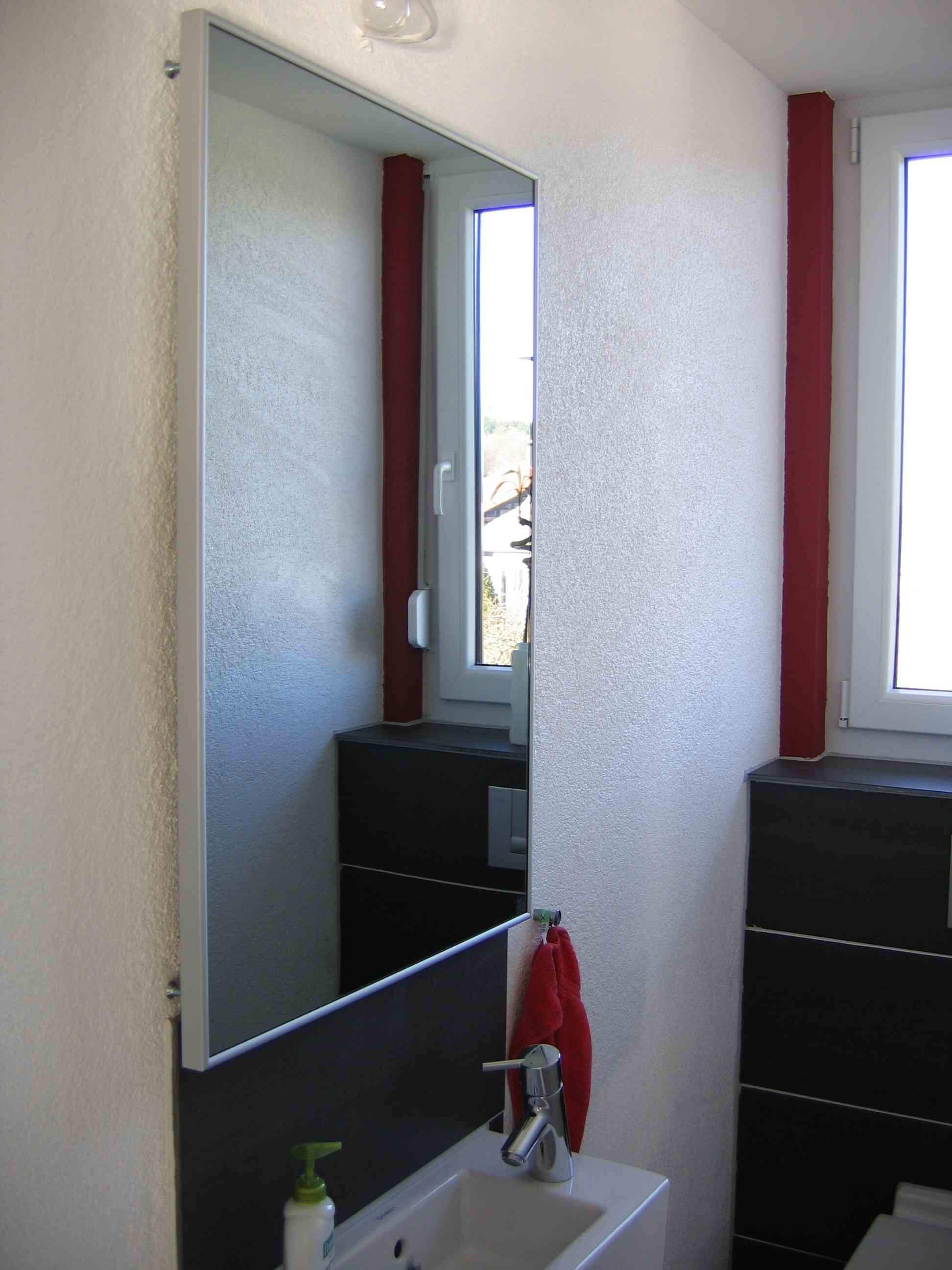Darstellung einer Infrarot-Spiegelheizung im bad
